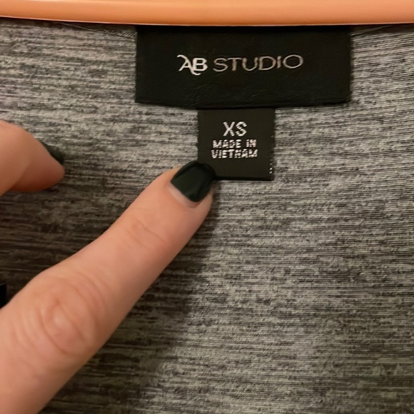 Grey Top - Picture 3 of 5